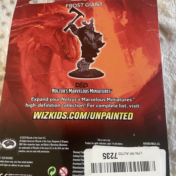 Nolzur's Marvelous Miniatures Ghost Giant - Gray - Picture 4 of 5